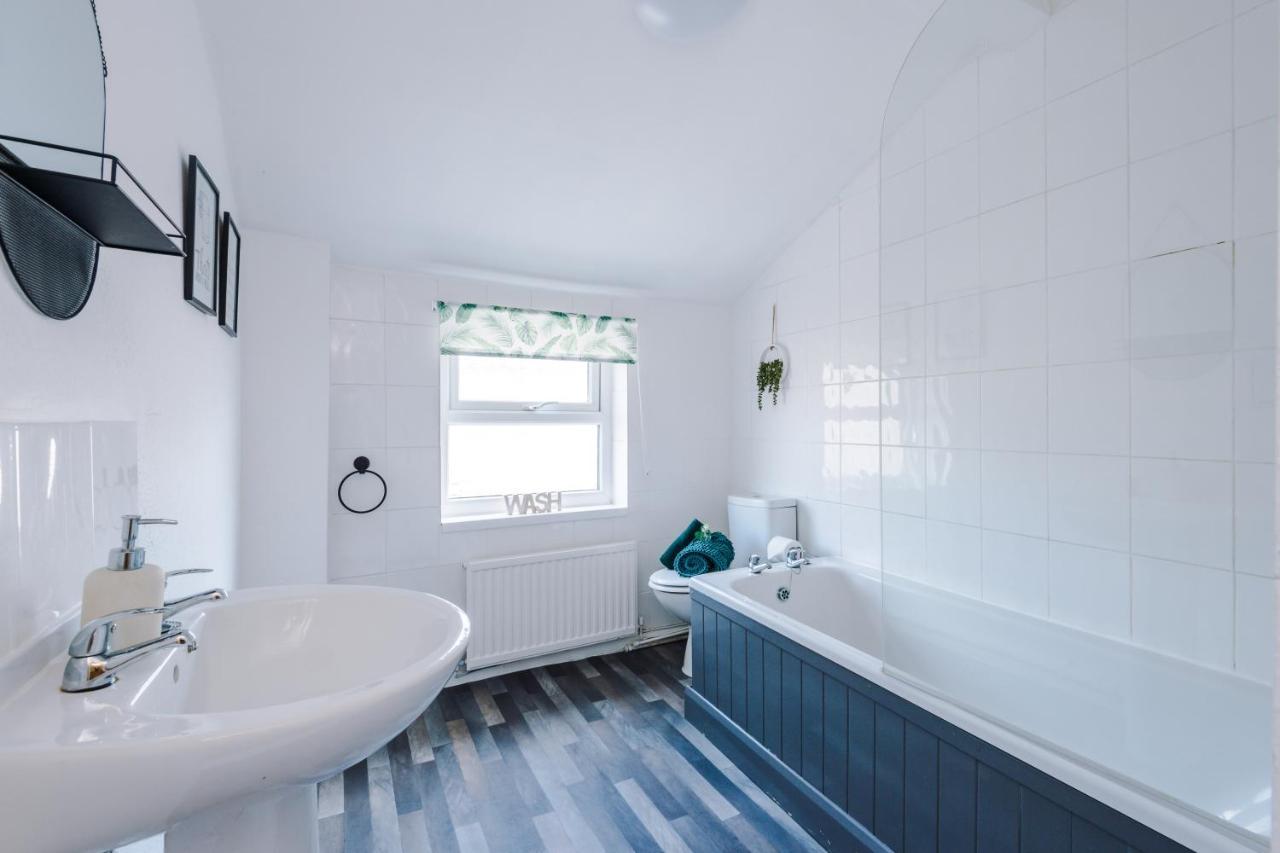 Spacious 2-Bed City-Centre Cottage In Chester By 53 Degrees Property - Ideal For Groups & Couples - Sleeps 6 Eksteriør bilde